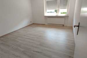 Rodenhof: 4-Zimmer- Whg mit Balkon, Bad inkl. Dusche + Wanne,  Garage – Stadtverband Saarbrücken (Kreis) – Vorschaubild 3