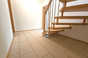 Großzügiges Toskana-Reiheneckhaus mit 5 Zimmer, 1 Appartement und 2 Terrassen in Schierling – Die vollständige Adresse der Immobilie erhältst du vom Anbieter., 84069 Schierling – Vorschaubild 25
