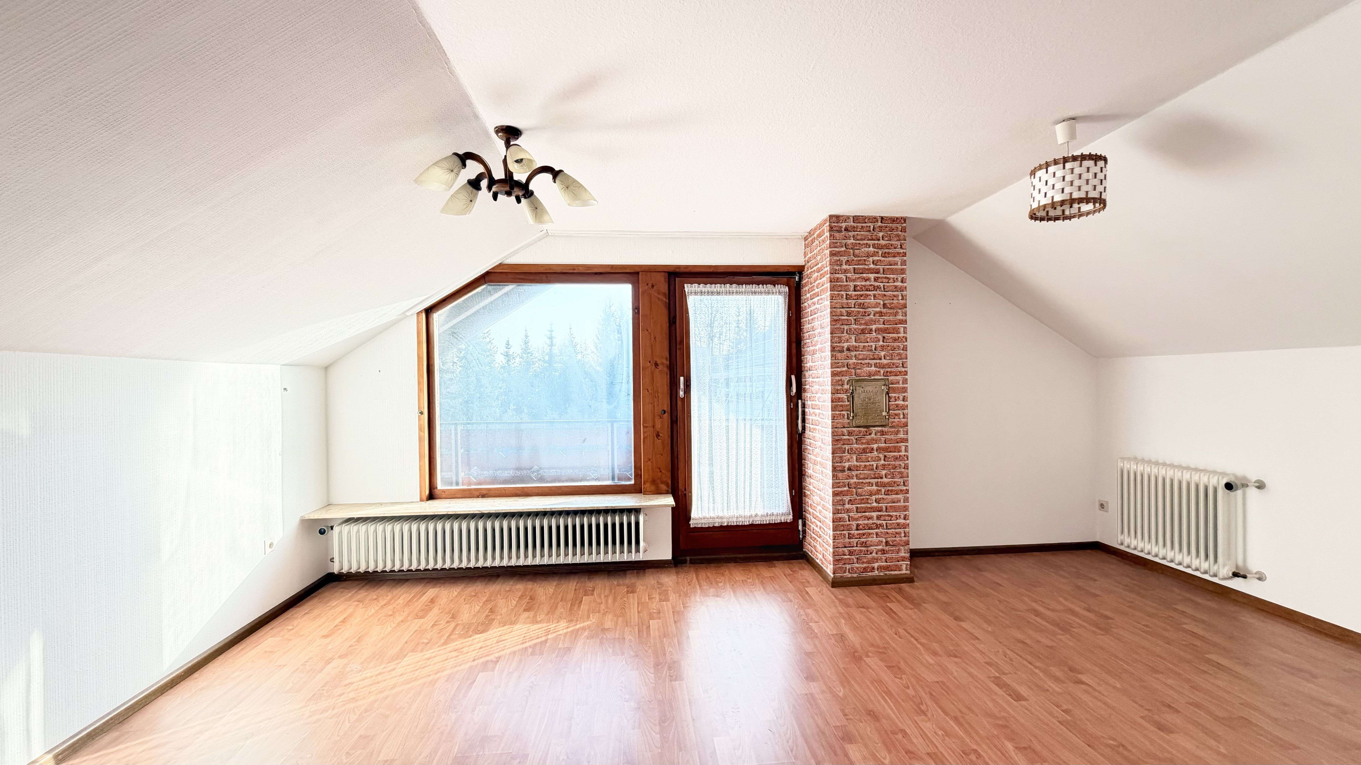 Immobilie in Löffingen - Ruhe und Natur: Einfamilienhaus mit Einliegerwohnung auf traumhaftem Grundstück - Bild 1