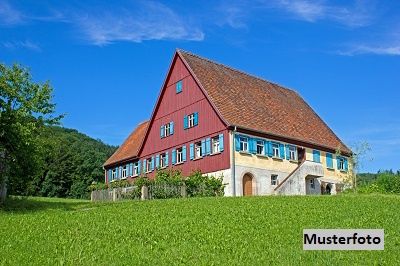Hofreite - Einfamilienhaus, Wirtschaftsgebäude und Ackerland