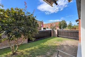 Großzügige 3-Zimmer-Wohnung mit eigenem Garten, Terrasse und Tiefgaragenstellplatz in Hannover-Bothf – 30657 Sahlkamp, Hannover – Vorschaubild 5