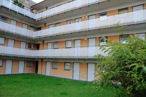 Gemütlich - Möbliert - Westbalkon mit Blick auf den Agricolapark – Stöberlstraße 15, 80686 Sankt Ulrich, München – Vorschaubild 2