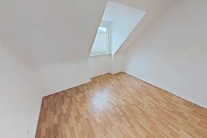 Sanierte 3-Zimmer-Dachgeschosswohnung mit Badewanne in Wuppertal – Bogenstraße 78, 42283 Barmen, Wuppertal – Vorschaubild 4