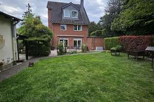 Freistehendes Zweifamilienhaus mit ca. 215 m² Wohnfläche, 2 Garagen und ca. 714 m²  – Die vollständige Adresse der Immobilie erhältst du vom Anbieter., 45279 Freisenbruch, Essen – Vorschaubild 2