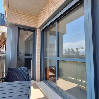 Entdecken Sie dieses geräumige Apartment mit vier Schlafzimmern im Herzen von Murcia, ideal für Fami