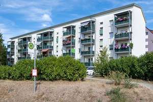 Drei-Raum-Wohnung mit Balkon! Erstbezug nach Modernisierung!