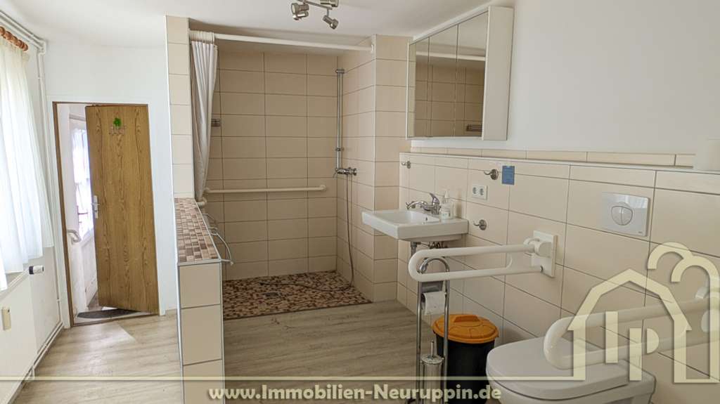 Immobilie in Fehrbellin - Viel Platz, viel Möglichkeit: Teilsaniertes Gründerzeithaus auf 1.480 m² in Fehrbellin - Bild 2