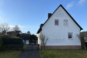 Bezugsfrei!
Wohlfühl-EFH für Familien mit Sonnengarten in Ruhig-Lage und sehr günstigem Erbpachtzin – Die vollständige Adresse der Immobilie erhältst du vom Anbieter., 53127 Ippendorf, Bonn – Vorschaubild 3