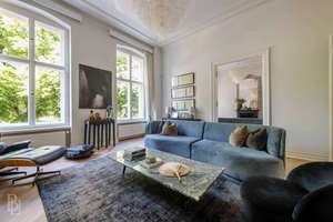 Repräsentativer Denkmal-Altbau: 4 Zimmer mit hochwertigem Wohnkomfort in Mitte