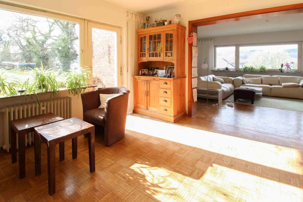 Immobilie in Eschelbronn - Wohnen mit Aussicht in Eschelbronn: Freistehendes Ein-/Zweifamilienhaus mit Potenzial - Bild 4