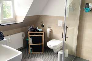 Ein Zuhause mit Geschichte – stilvolle 3-Zimmer-DG-Wohnung im Herzen von Berlin-Biesdorf – Die vollständige Adresse der Immobilie erhältst du vom Anbieter., 12683 Biesdorf, Berlin – Vorschaubild 14