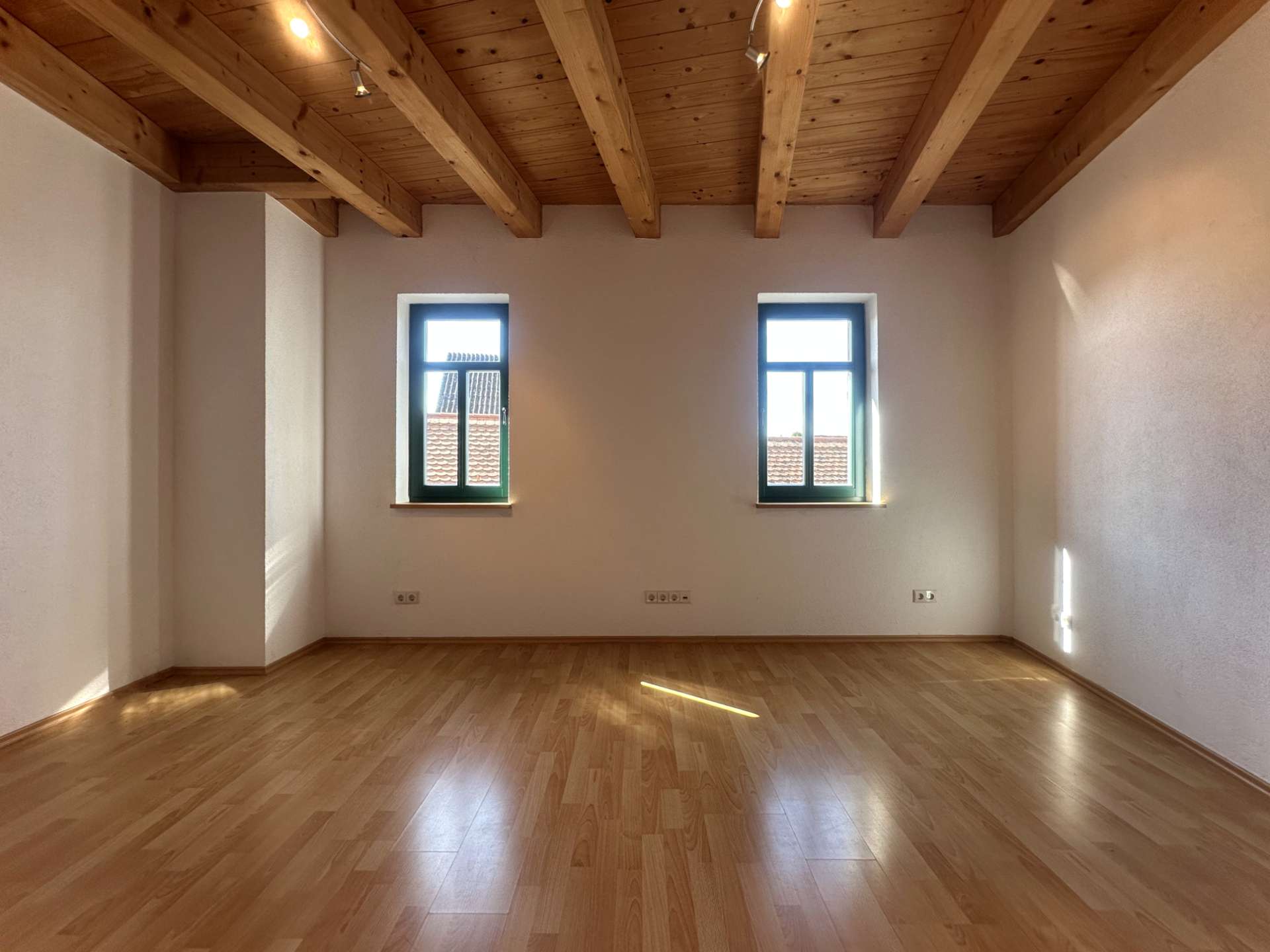 Immobilie in Lahnau - Modernisiertes Einfamilienhaus mit ausbaubarer Bürofläche. - Bild 0