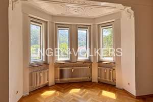 Stilvolle Altbauwohnung mit Kamin, Terrasse und Schlossblick