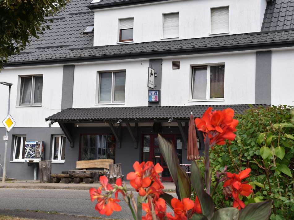 Eingang Café Bar