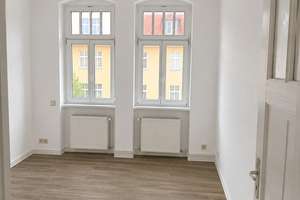  Helle 2-Zimmer-Wohnung mit sonnigem Balkon in der südlichen Innenstadt von Halle