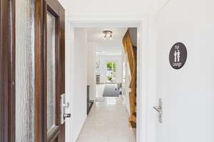 Familienfreundliches Reihenmittelhaus mit Garten, Balkon und Potenzial in Haunstetten – Die vollständige Adresse der Immobilie erhältst du vom Anbieter., 86179 Haunstetten-West, Augsburg – Vorschaubild 3