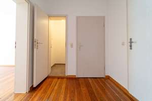 Sofort bezugsfrei! Charmante 3,5-Zimmer-Altbauwohnung mit zwei Balkonen am Rostocker Stadthafen – Die vollständige Adresse der Immobilie erhältst du vom Anbieter., 18057 Kröpeliner-Tor-Vorstadt, Rostock – Vorschaubild 42