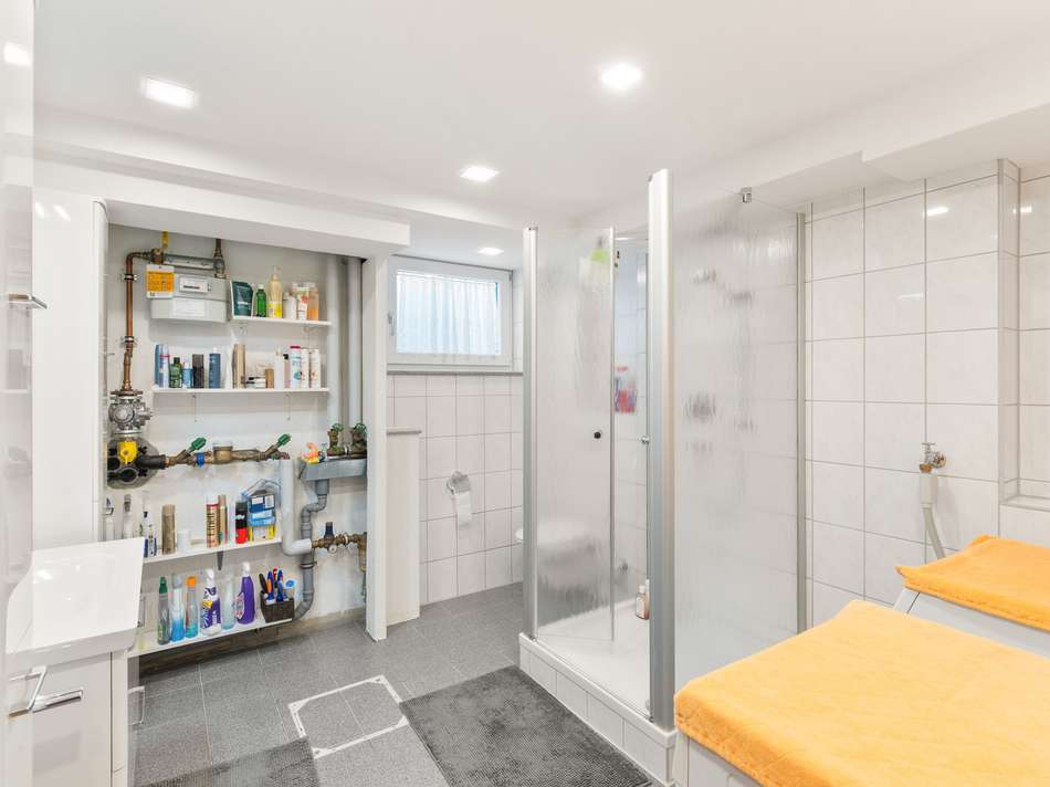 Badezimmer/Waschküche UG