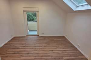 Exklusive, hochwertig sanierte 3-Zimmer-Dachgeschosswohnung mit 2 Balkonen, Fußbodenheizung – Breddebuschhang 2, 45257 Kupferdreh, Essen – Vorschaubild 6