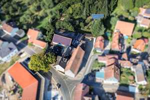 Vielseitige Nutzungsmöglichkeit! Gepflegtes Mehrparteienhaus mit Gewerbe, Lagerhallen und weitläufig – Coburg (Kreis) – Vorschaubild 2