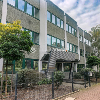 Attraktive Lagerhalle direkt an der A99