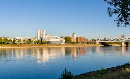 Luxuriöse 3-Zimmer Neubauwohnung mit Blick auf den Rhein im 6.OG