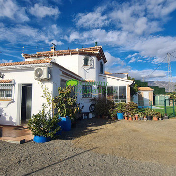 Landhaus in Arenas zu verkaufen, 4 Schlafzimmer.