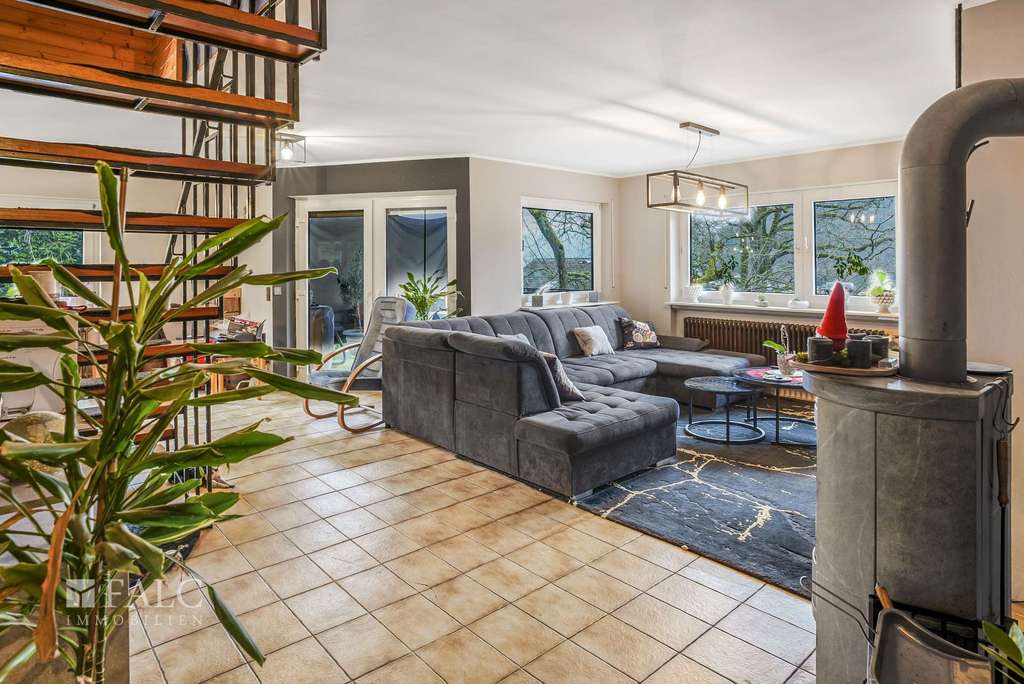 Immobilie in Eberbach - Großzügiges Zweifamilienhaus in Eberbach – 230 m² Wohnkomfort mit vielseitigen Nutzungsmöglichkeiten - Bild 3