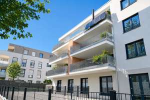 *Wohnkomfort auf höchstem Niveau* Neuwertige 4,5-Zimmer-Wohnung mit großem überdachtem Balkon