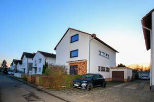 Attraktives Mehrfamilienhaus mit drei Wohneinheiten – ideale Kapitalanlage oder Mehrgenerationenlösu – Die vollständige Adresse der Immobilie erhältst du vom Anbieter., 68623 Lampertheim – Vorschaubild 2