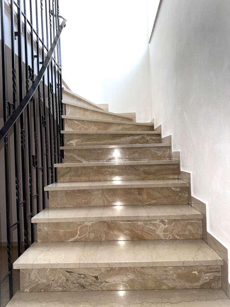 Immobilie in Bobingen - 4-ZKB-Wohnung im 2-Familienhaus mit großem Gartenanteil, Terrasse und Garage in Bobingen kaufen - Bild 2