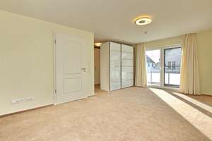 Barrierefreies + modernes Traumhaus für die Großfamilie mit Fahrstuhl + Einlieger-Wohnung! – Die vollständige Adresse der Immobilie erhältst du vom Anbieter., 22399 Poppenbüttel, Hamburg – Vorschaubild 19