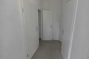 Schöne 3-Zimmerwohnung mit Balkon und neuem Badezimmer. – KIssinger Str. 10, 40229 Düsseldorf – Vorschaubild 4