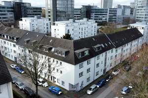 ** Südviertel; bezugsfrei; helle, gepflegte 3 Raumwohnung mit Balkon **