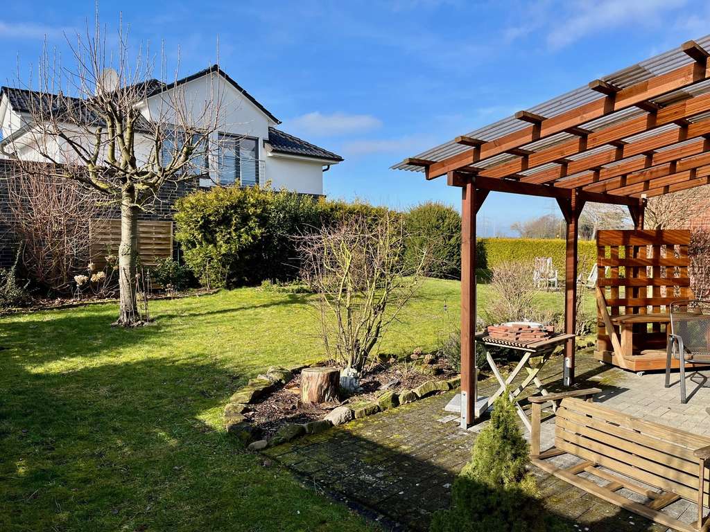 Immobilie in Lindhorst - Modernes Einfamilienhaus mit ELW in ruhiger Lage - Bild 1