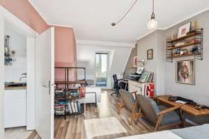 Attraktive 2-Zimmer-Dachgeschosswohnung mit Balkon in Düsseldorf-Oberbilk
