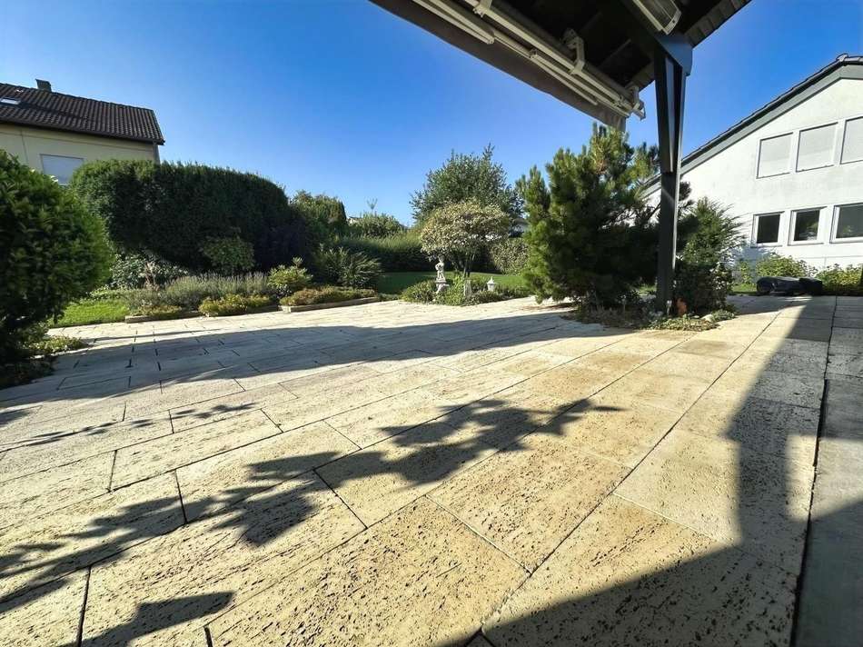 Terrasse und Garten mit schön
