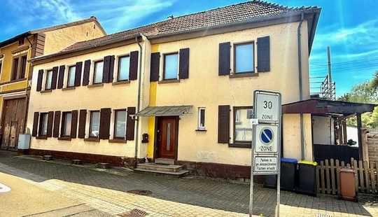 Bild von Familienfreundliches Einfamilienhaus mit Terrasse, Balkon und Wasserblick – Wohnen mit Raum und Pers