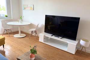 Wunderschöne, helle 2 Zimmer Wohnung in Winterhude mit großem Süd-Balkon, ab sofort – Die vollständige Adresse der Immobilie erhältst du vom Anbieter., 22303 Winterhude, Hamburg – Vorschaubild 3