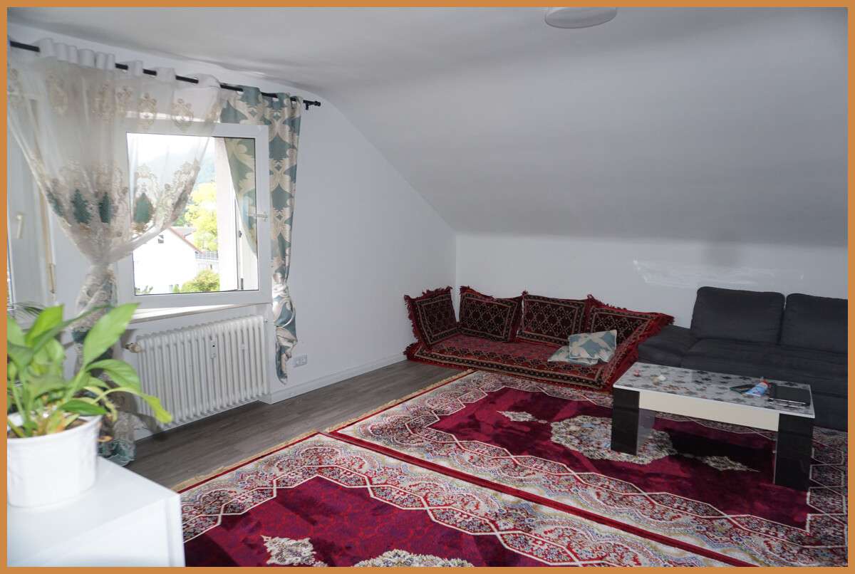 Immobilie in Gengenbach - Ihre Kapitalanlage: 4-Zimmer-Dachgeschosswohnung mit Garage und Stellplatz in guter Lage! - Bild 2