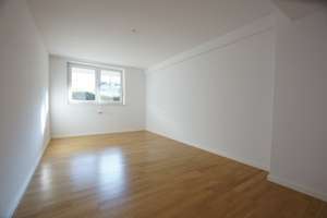 Moderne und großzügige
5 Zimmer-Wohnung über zwei Etagen mit separatem Eingang und Einbauküche – 40549 Heerdt, Düsseldorf – Vorschaubild 17