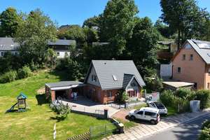 Traumhaftes Einfamilienhaus im Landhausstil mit Doppelgarage auf großem Grundstück in Eibenstock – Die vollständige Adresse der Immobilie erhältst du vom Anbieter., 8309 Eibenstock – Vorschaubild 1