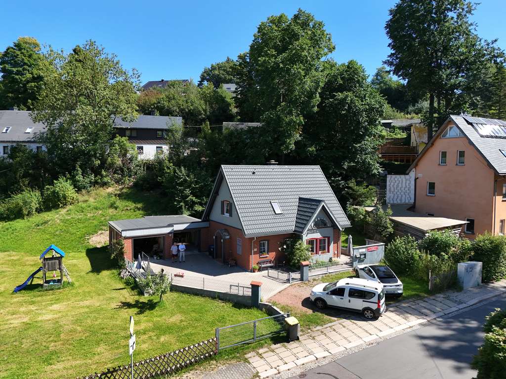 Immobilie in Eibenstock - Traumhaftes Einfamilienhaus im Landhausstil mit Doppelgarage auf großem Grundstück in Eibenstock - Bild 0