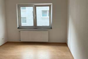 + 4,5-Raumwohnung + zwei Balkone + zentrale,  verkehrsberuhigte Lage + Garage optional +