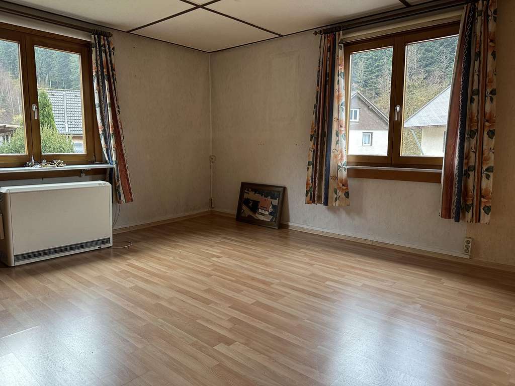 Immobilie in Hornberg - Potenzial mit Charme – Einfamilienhaus mit vielseitigen Möglichkeiten in Hornberg-Reichenbach! - Bild 2