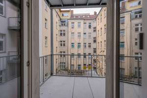 Großzügige, renovierte Altbauwohnung mit großem Balkon im begehrten Samariterkiez. – Schreinerstraße 57, 10247 Friedrichshain, Berlin – Vorschaubild 2