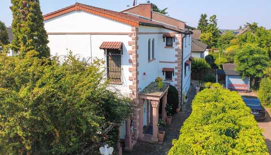 Bild von Mediterranes Flair in Bestlage von Riedstadt - Traumvilla im südländischen Stil mit Pool und Energie