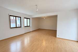 Geräumige 4 Zimmer-Wohnung mit Balkon