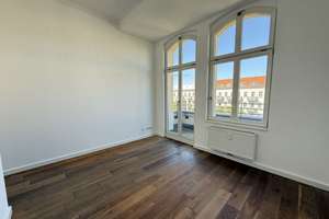 Stilvolle 3-Zimmer-Altbauwohnung mit zwei Balkonen an der Warschauerstr. – Die vollständige Adresse der Immobilie erhältst du vom Anbieter., 10243 Friedrichshain, Berlin – Vorschaubild 3
