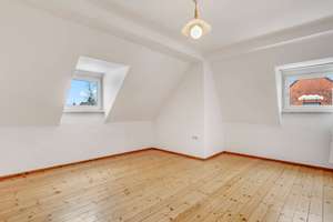 1205m² am Grünen Hügel! Stilvolle Stadtvilla mit traumhaftem Grundstück und guter Substanz – Die vollständige Adresse der Immobilie erhältst du vom Anbieter., 95445 Gartenstadt/Wendelhöfen, Bayreuth – Vorschaubild 19